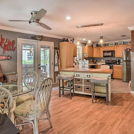 Charming Home With Yard, Walk To Beach And Casino